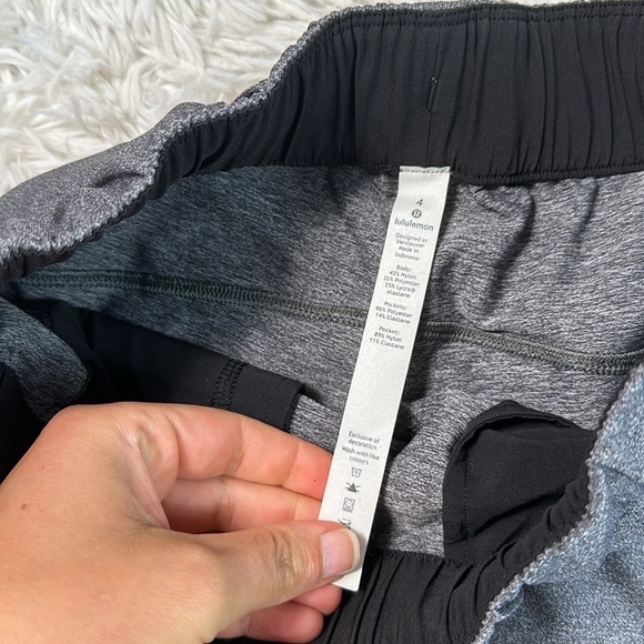 Lululemon On The Fly Short *2.5" Heathered Black - Picture 3 of 6